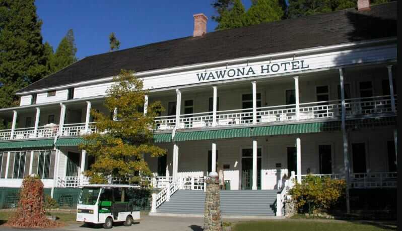 Wawona Hotel in yosemite